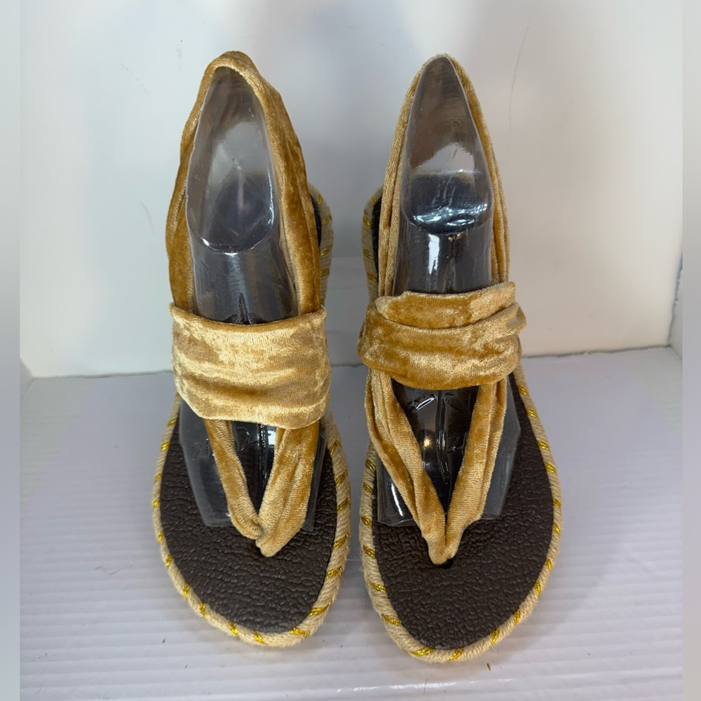 Nalho Original Yoga Matt Velvet Espadrille Gold Sandals Size 7